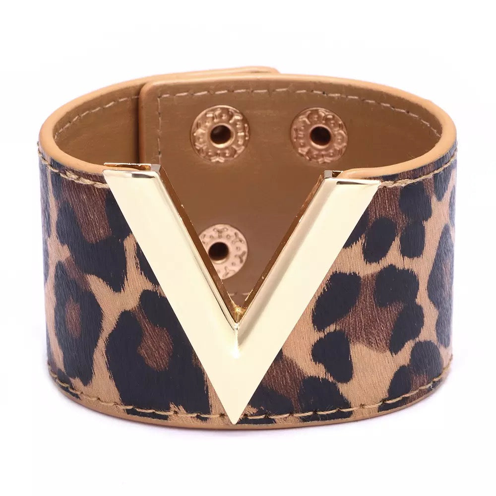 Womens wide deals leather cuff bracelet